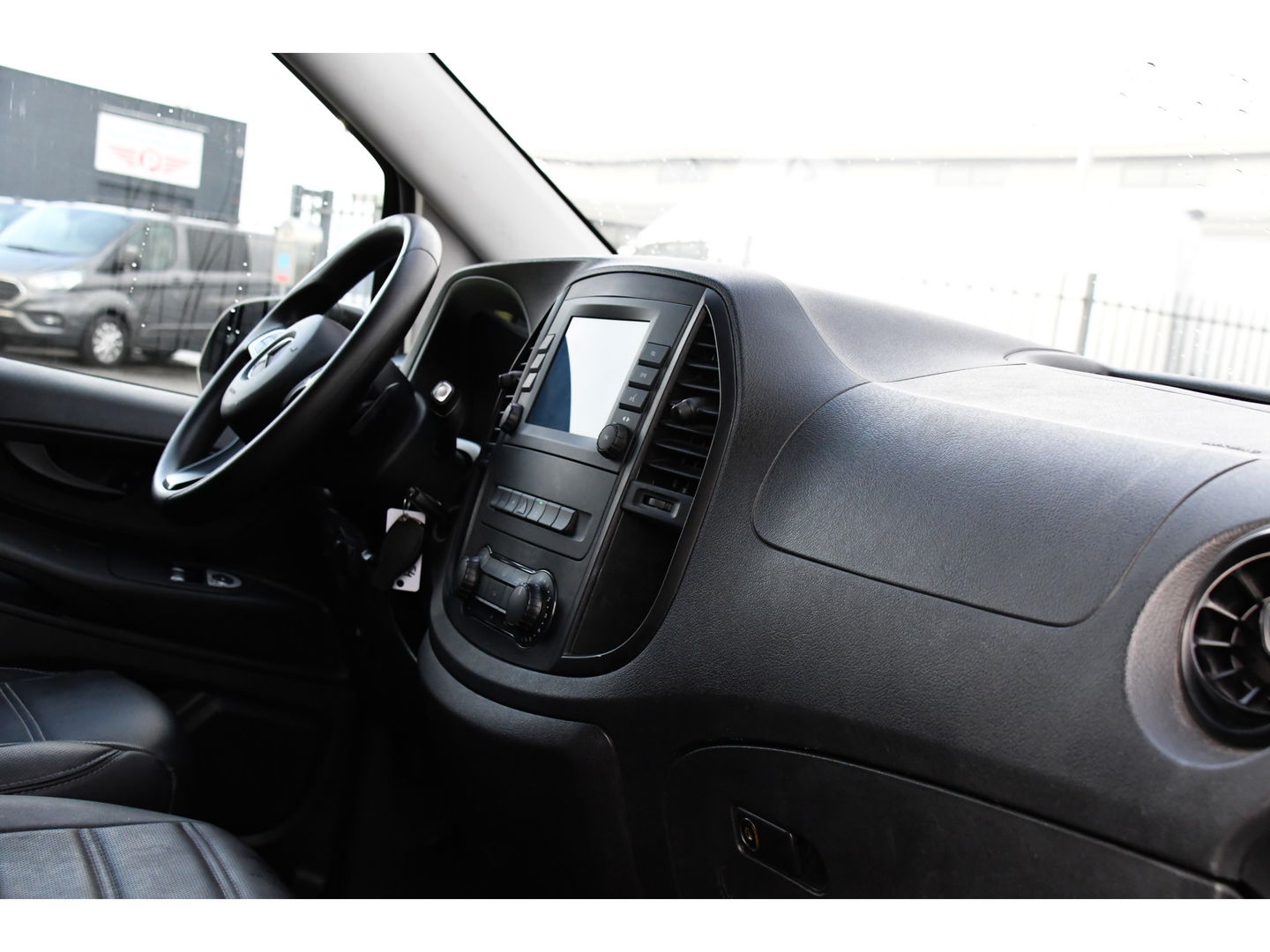 Mercedes-Benz Vito 114 CDI L2 Black Edition Camera, Cruise, Carplay, LED, 190pk, Automaat, Multimedia, Uniek!