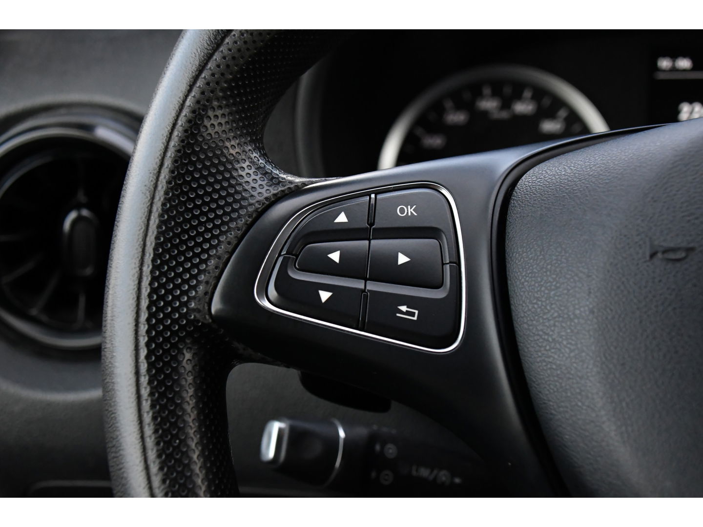 Mercedes-Benz Vito 114 CDI L2 Black Edition Camera, Cruise, Carplay, LED, 190pk, Automaat, Multimedia, Uniek!