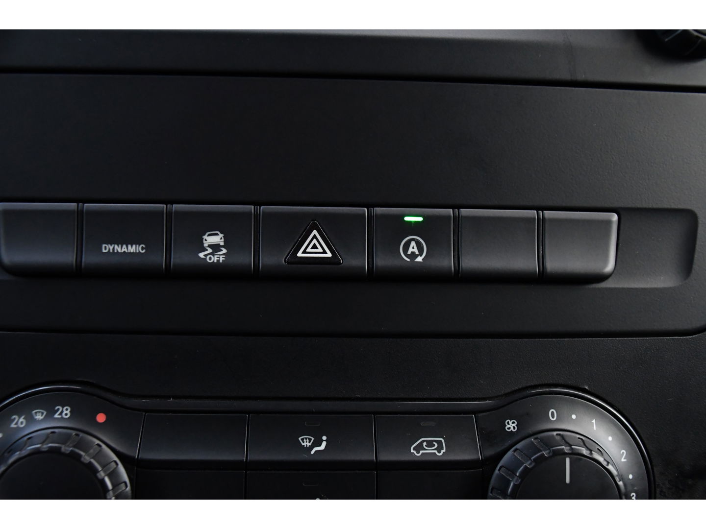 Mercedes-Benz Vito 114 CDI L2 Black Edition Camera, Cruise, Carplay, LED, 190pk, Automaat, Multimedia, Uniek!