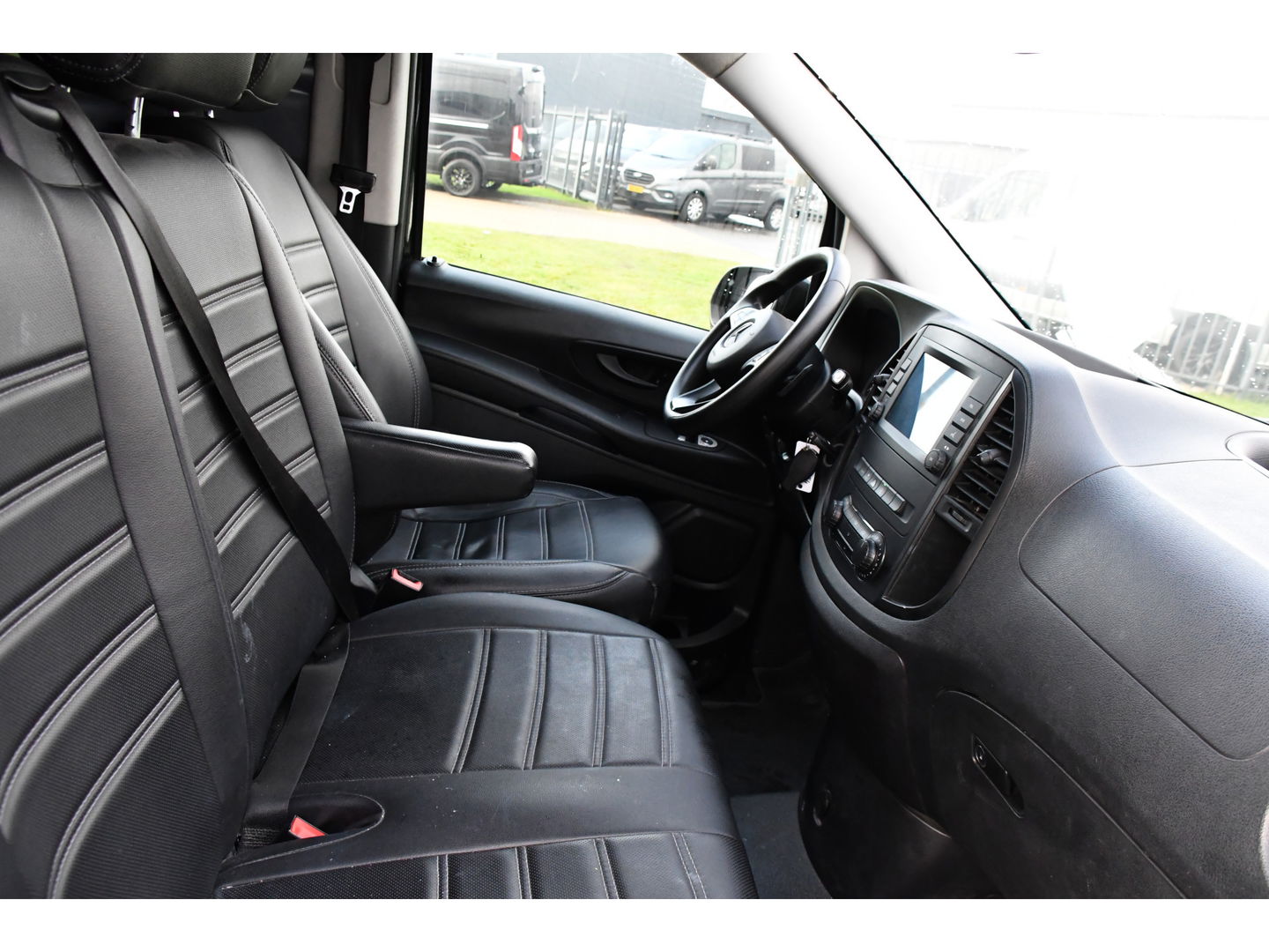 Mercedes-Benz Vito 114 CDI L2 Black Edition Camera, Cruise, Carplay, LED, 190pk, Automaat, Multimedia, Uniek!