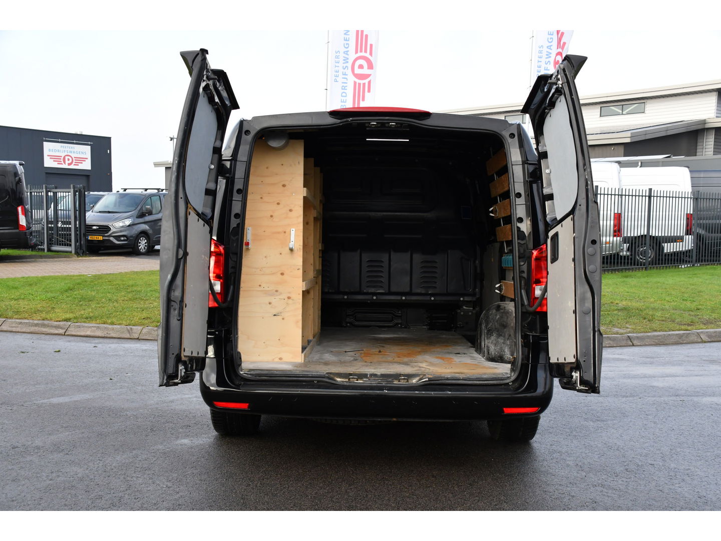 Mercedes-Benz Vito 114 CDI L2 Black Edition Camera, Cruise, Carplay, LED, 190pk, Automaat, Multimedia, Uniek!