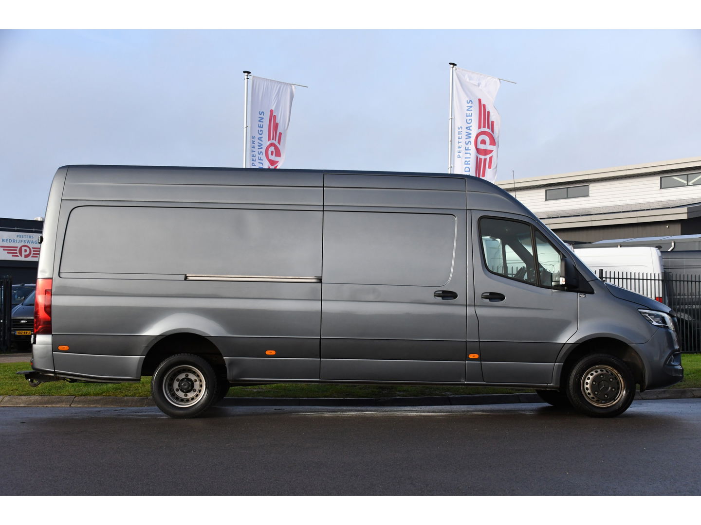 Mercedes-Benz Sprinter 519 V6 3.0 CDI L3H2 PB Edition Adaptieve Cruise, Camera, 10,5'' Mbux, 3500kg Trekhaak, Carplay, LED, Leder, Stoelverwarming, 190pk, Uniek!