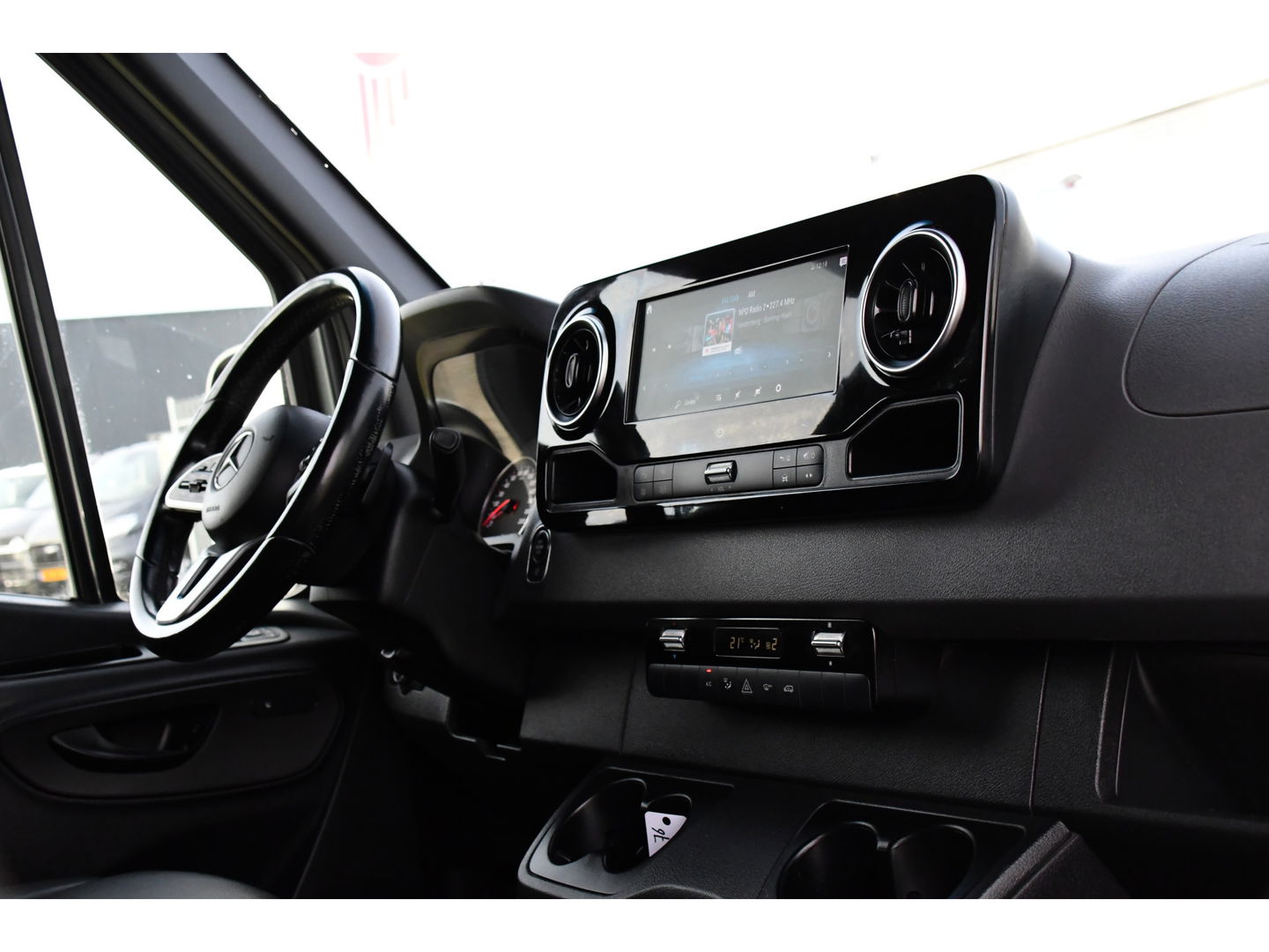 Mercedes-Benz Sprinter 519 V6 3.0 CDI L3H2 PB Edition Adaptieve Cruise, Camera, 10,5'' Mbux, 3500kg Trekhaak, Carplay, LED, Leder, Stoelverwarming, 190pk, Uniek!