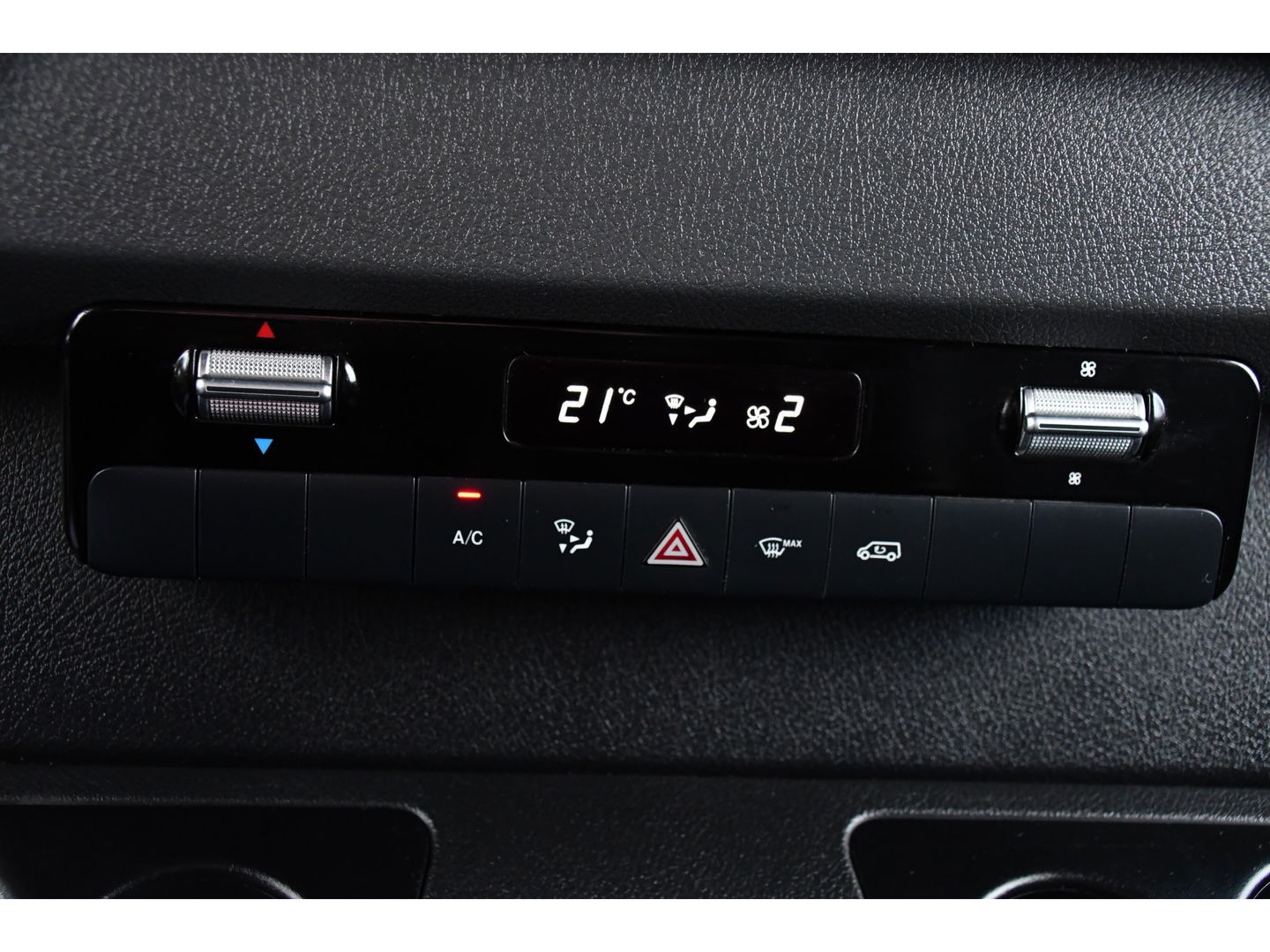 Mercedes-Benz Sprinter 519 V6 3.0 CDI L3H2 PB Edition Adaptieve Cruise, Camera, 10,5'' Mbux, 3500kg Trekhaak, Carplay, LED, Leder, Stoelverwarming, 190pk, Uniek!