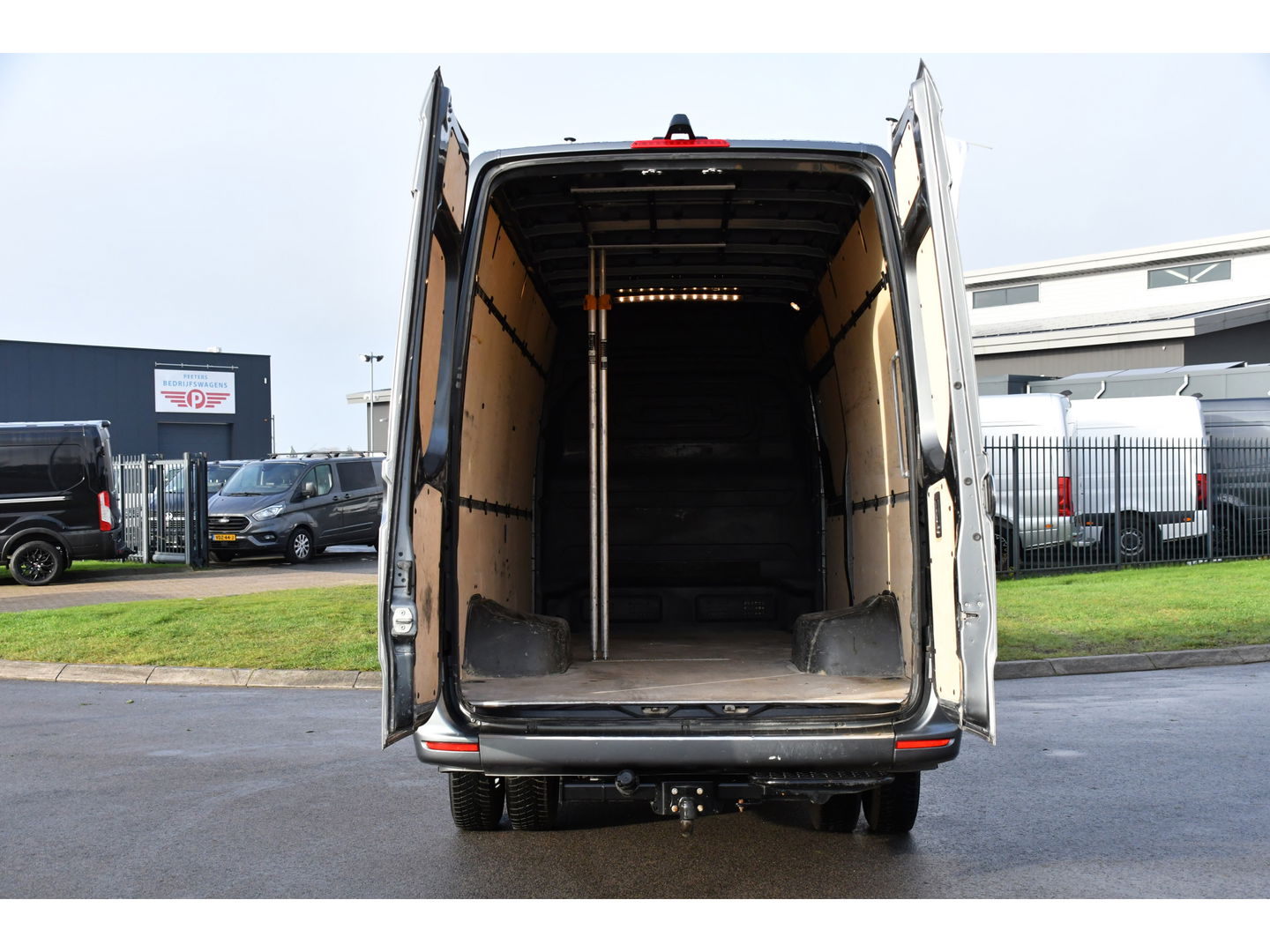 Mercedes-Benz Sprinter 519 V6 3.0 CDI L3H2 PB Edition Adaptieve Cruise, Camera, 10,5'' Mbux, 3500kg Trekhaak, Carplay, LED, Leder, Stoelverwarming, 190pk, Uniek!