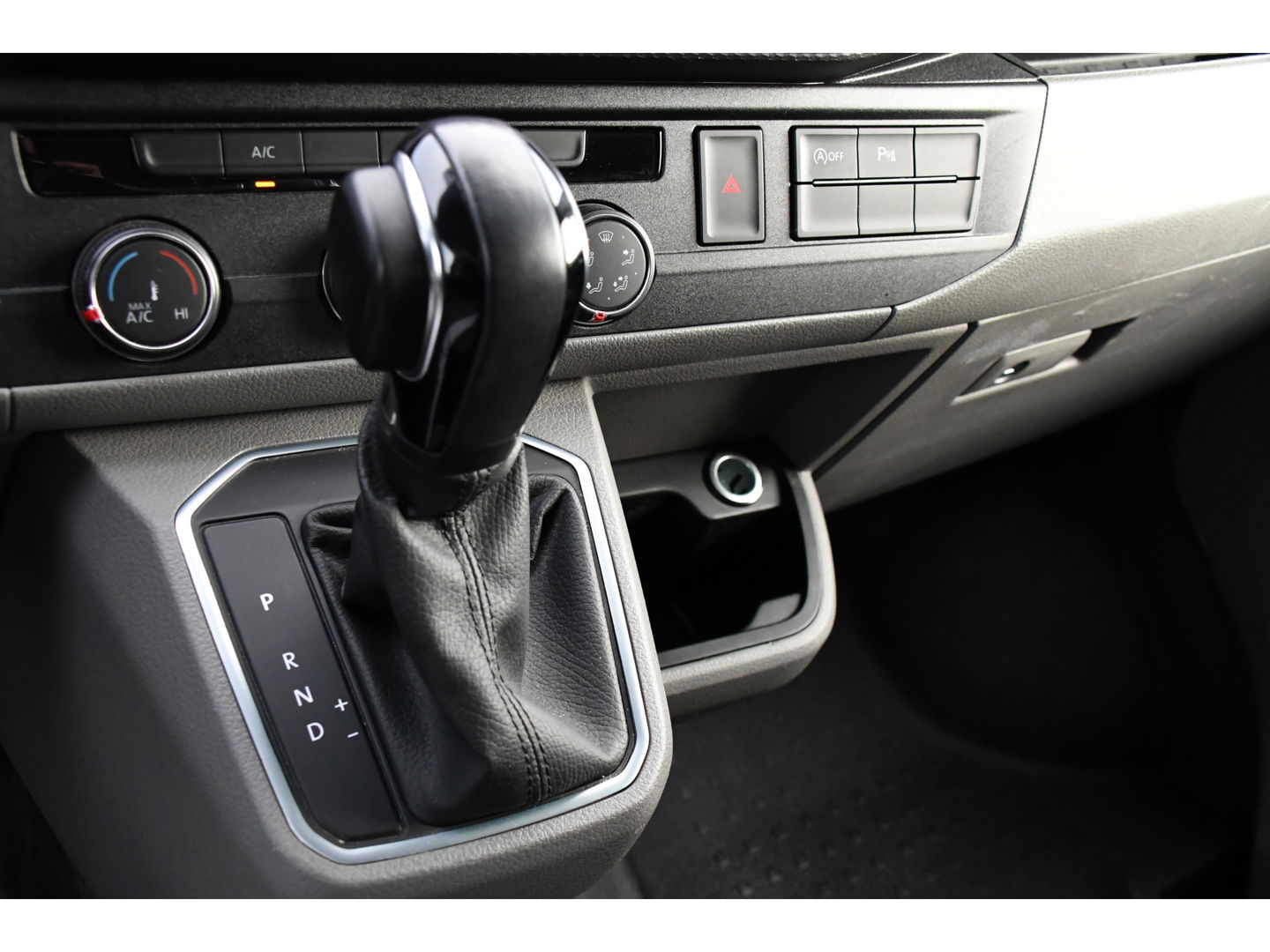 Volkswagen Transporter 2.0 TDI L2H1 Bulli Virtual, Adaptieve Cruise, Carplay, Camera, 150pk, 2 x Schuifdeur, LED, Multimedia, Uniek!