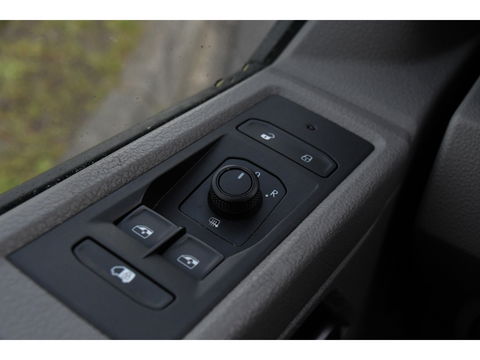 Volkswagen Transporter 2.0 TDI L2H1 Bulli Virtual, Adaptieve Cruise, Carplay, Camera, 150pk, 2 x Schuifdeur, LED, Multimedia, Uniek!