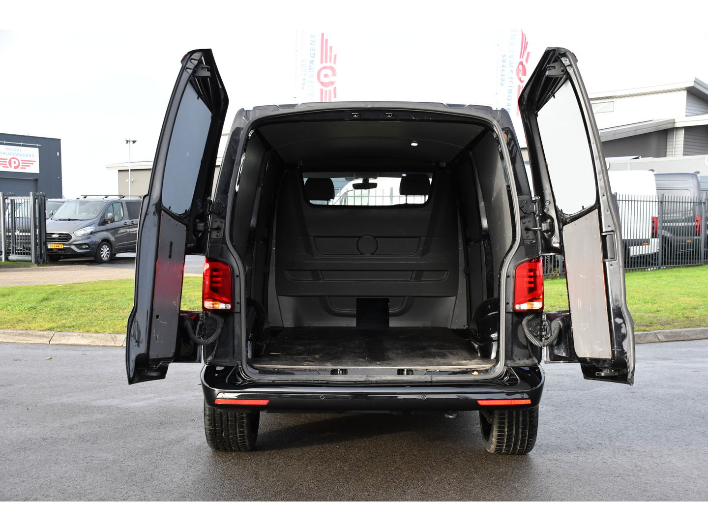 Volkswagen Transporter 2.0 TDI L2H1 Bulli Virtual, Adaptieve Cruise, Carplay, Camera, 150pk, 2 x Schuifdeur, LED, Multimedia, Uniek!