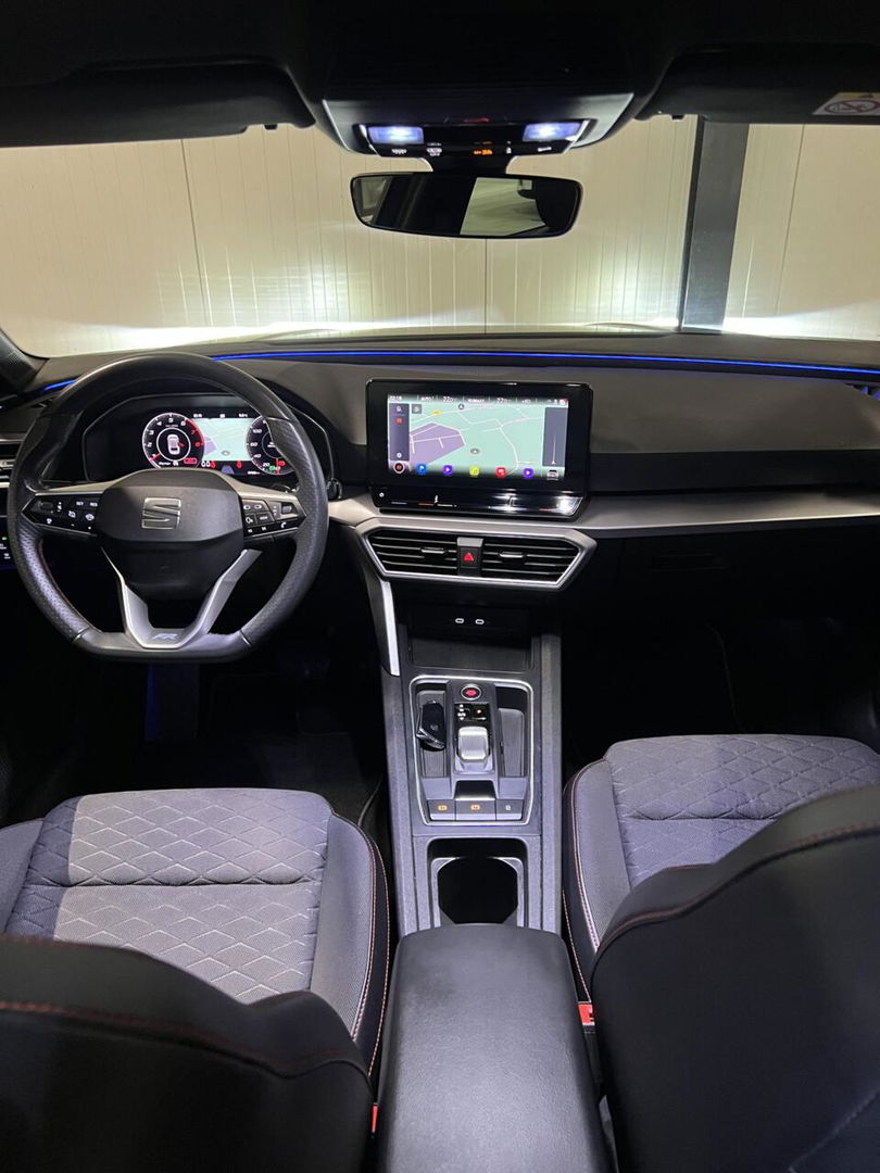 SEAT Leon Sportstourer 1.5 eTSI FR Business Intense Carplay