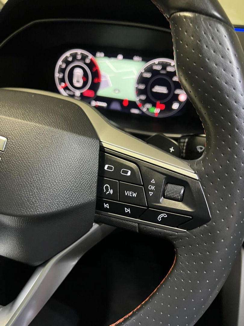 SEAT Leon Sportstourer 1.5 eTSI FR Business Intense Carplay