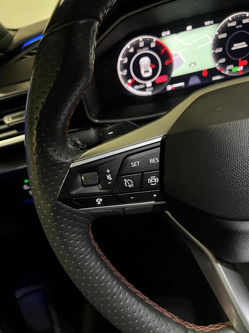 SEAT Leon Sportstourer 1.5 eTSI FR Business Intense Carplay