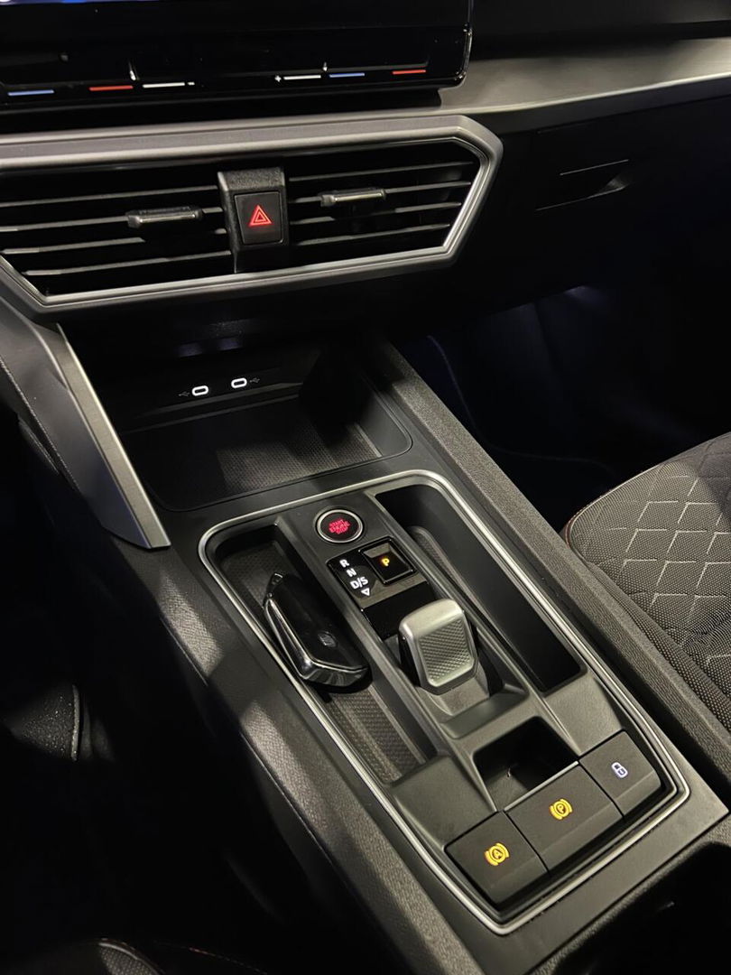 SEAT Leon Sportstourer 1.5 eTSI FR Business Intense Carplay