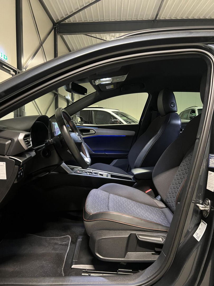 SEAT Leon Sportstourer 1.5 eTSI FR Business Intense Carplay