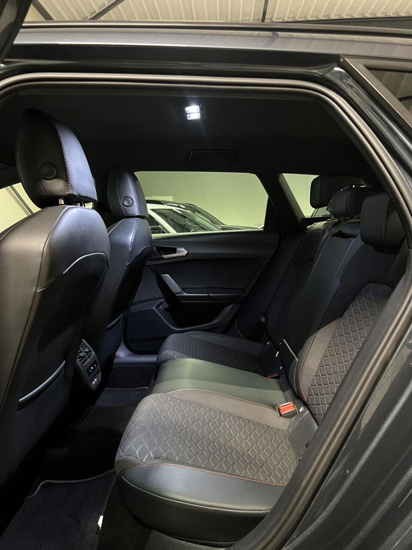 SEAT Leon Sportstourer 1.5 eTSI FR Business Intense Carplay