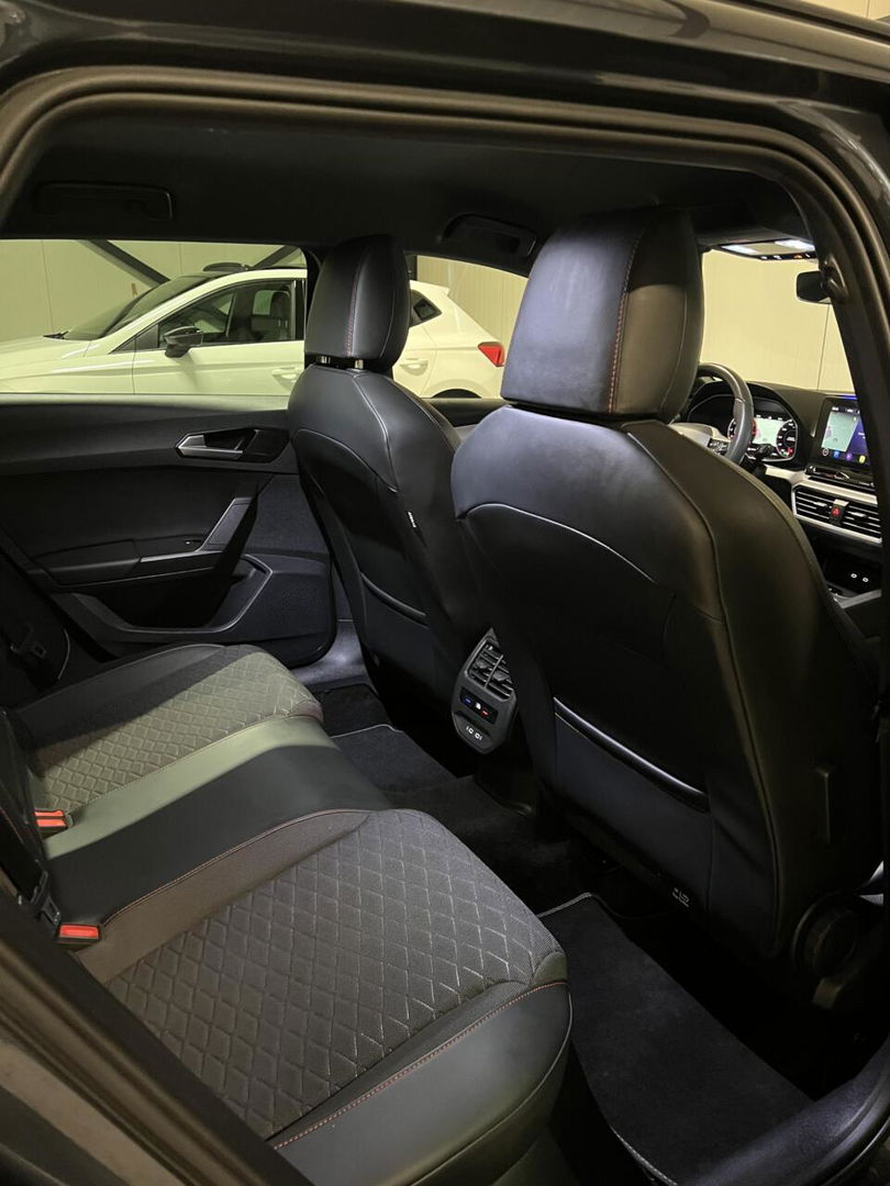 SEAT Leon Sportstourer 1.5 eTSI FR Business Intense Carplay