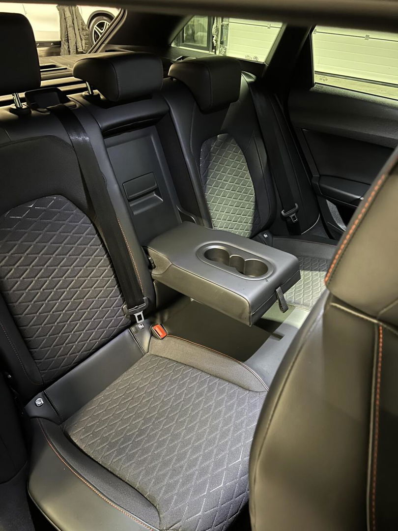 SEAT Leon Sportstourer 1.5 eTSI FR Business Intense Carplay