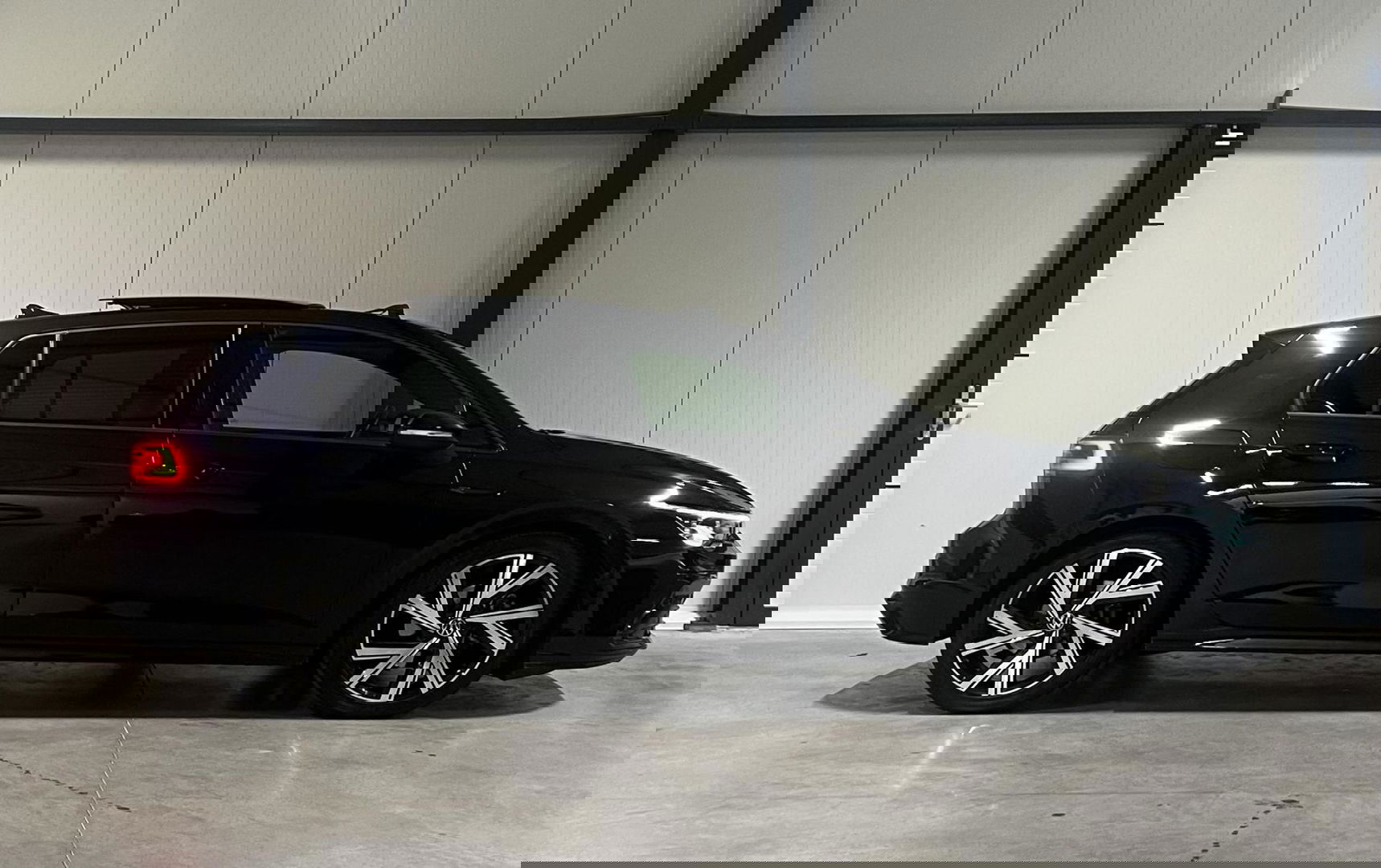 Volkswagen Golf 1.5 eTSI R-Line Pano Carplay Sfeer IQ Light