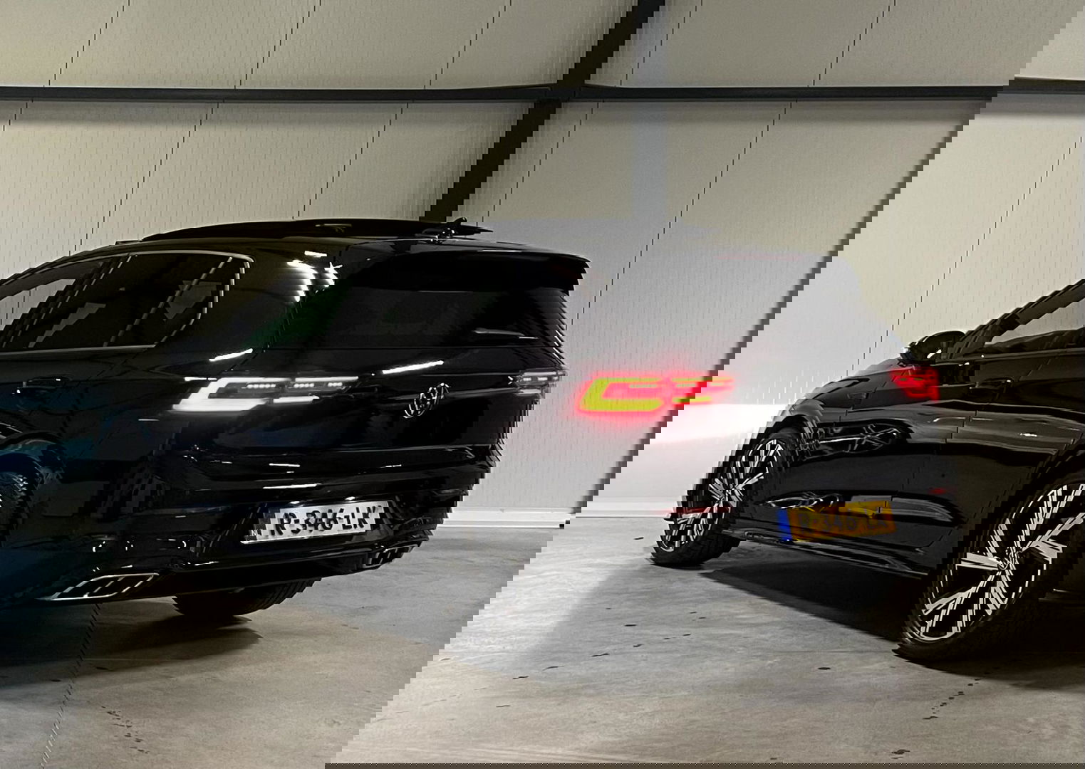 Volkswagen Golf 1.5 eTSI R-Line Pano Carplay Sfeer IQ Light