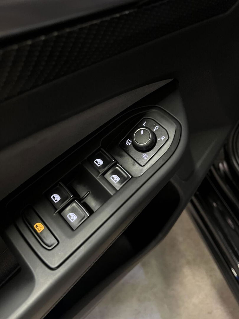 Volkswagen Golf 1.5 eTSI R-Line Pano Carplay Sfeer IQ Light