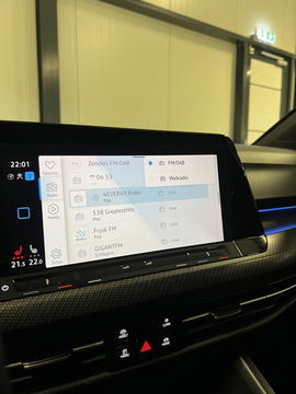 Volkswagen Golf 1.5 eTSI R-Line Pano Carplay Sfeer IQ Light