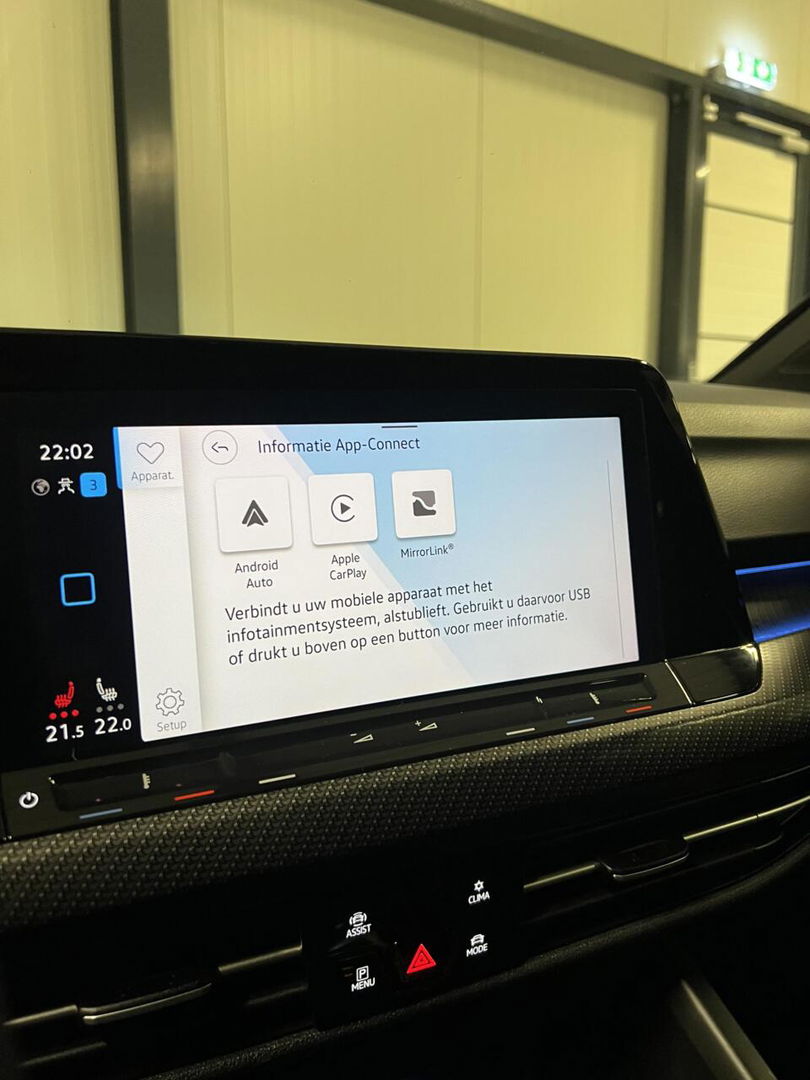 Volkswagen Golf 1.5 eTSI R-Line Pano Carplay Sfeer IQ Light