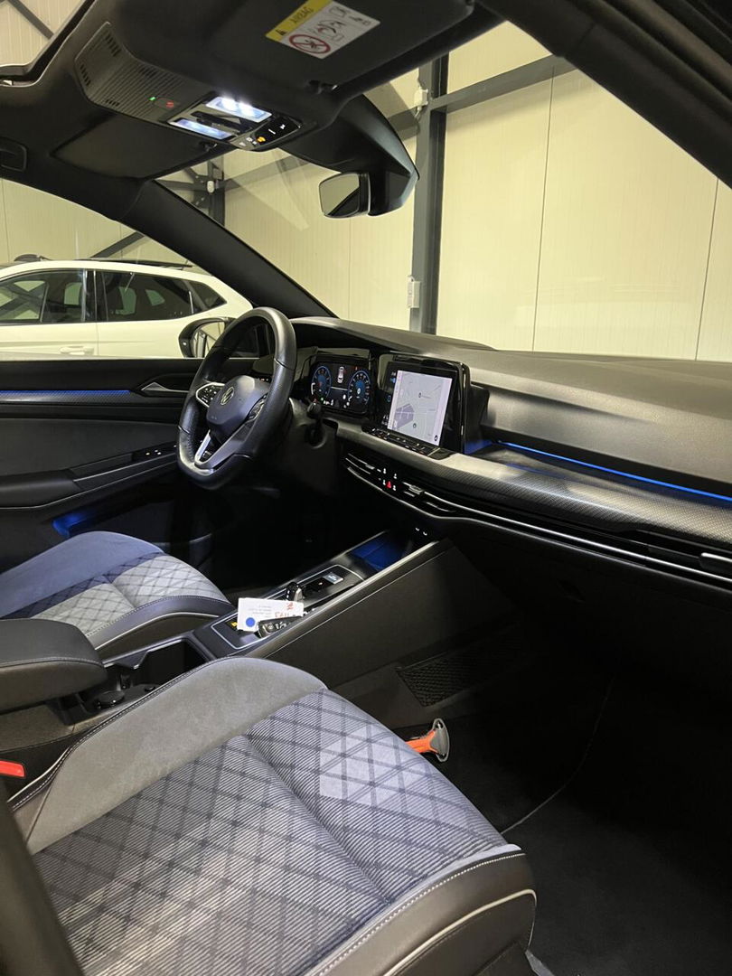 Volkswagen Golf 1.5 eTSI R-Line Pano Carplay Sfeer IQ Light