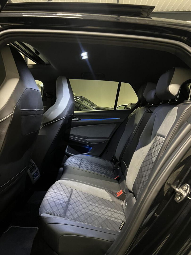 Volkswagen Golf 1.5 eTSI R-Line Pano Carplay Sfeer IQ Light