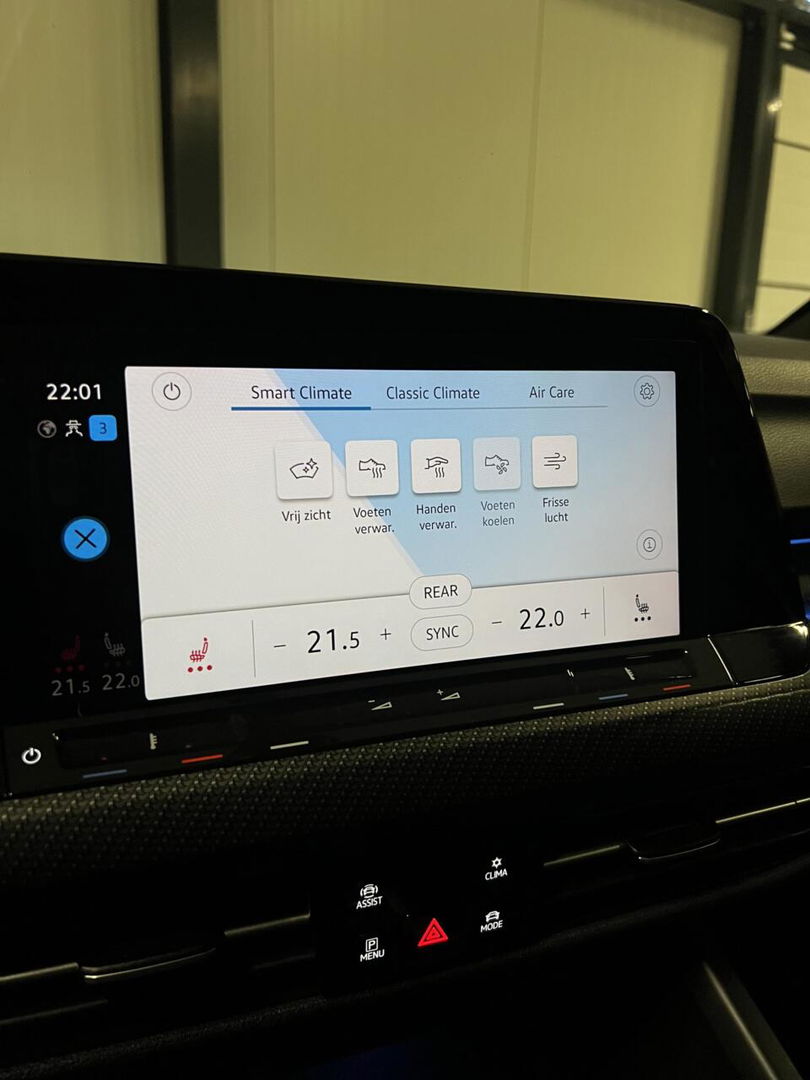 Volkswagen Golf 1.5 eTSI R-Line Pano Carplay Sfeer IQ Light