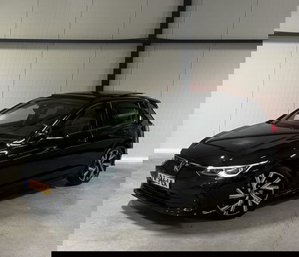 Volkswagen Golf 1.5 eTSI R-Line Pano Carplay Sfeer IQ Light