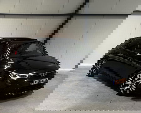 Volkswagen Golf 1.5 eTSI R-Line Pano Carplay Sfeer IQ Light