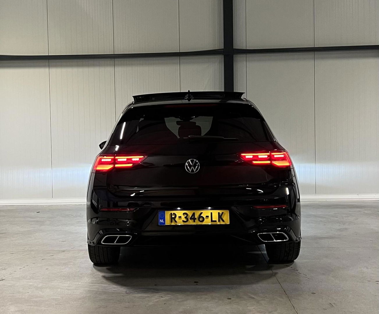 Volkswagen Golf 1.5 eTSI R-Line Pano Carplay Sfeer IQ Light
