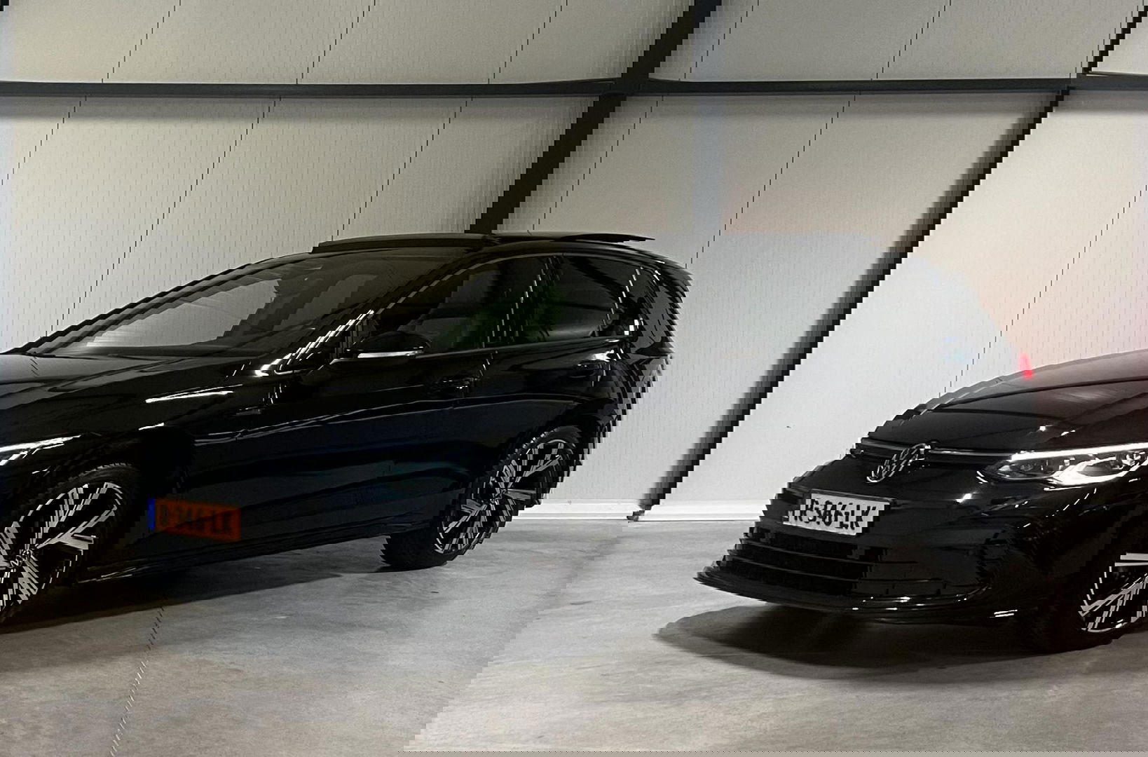 Volkswagen Golf 1.5 eTSI R-Line Pano Carplay Sfeer IQ Light