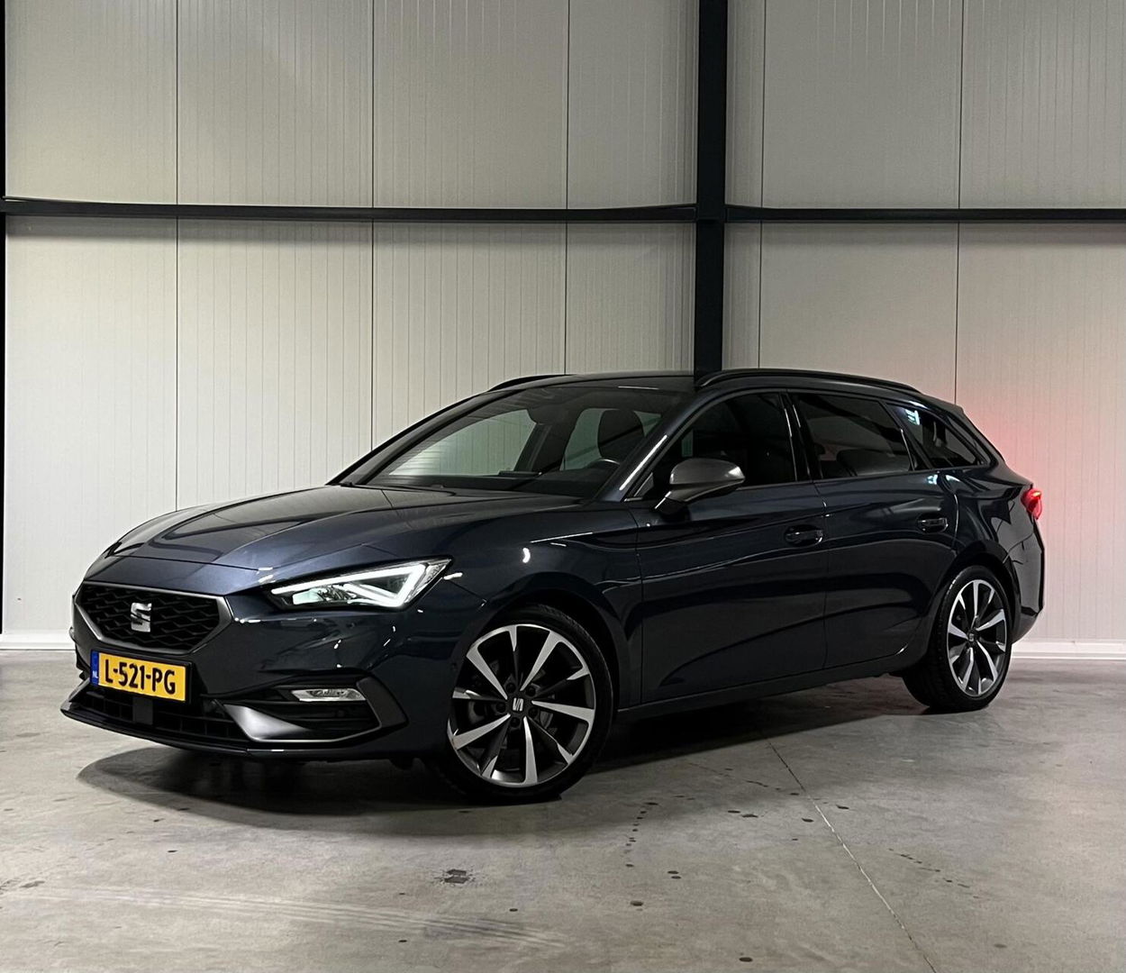 SEAT Leon Sportstourer 1.5 eTSI FR Business Intense Carplay