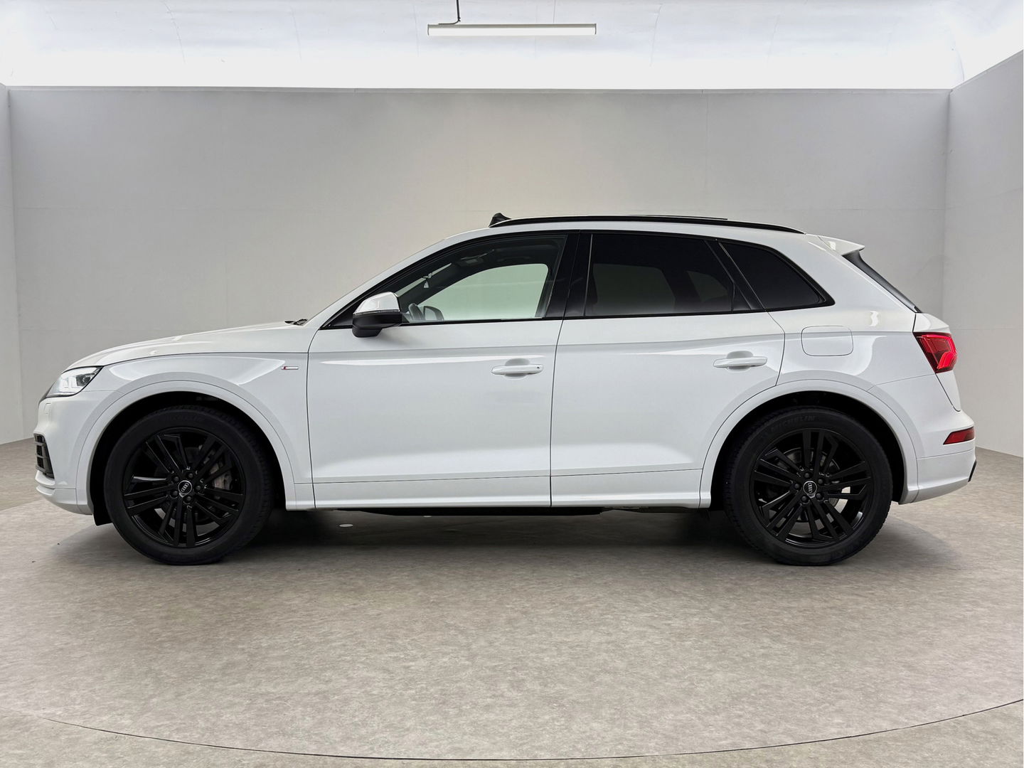 Audi Q5 55 TFSI e Quattro S-line Black Optic | Pano | LED-Matrix | Virtual | Carplay | Trekh. | Luchtvering | Keyless | Stoelverw. | Schakelflippers