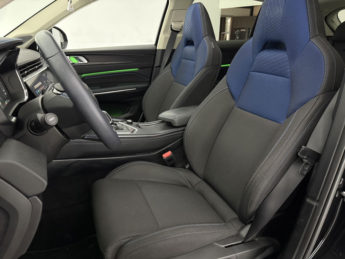 Lynk Co 01 1.5 Black Edition | SOH 98% | Pano | Memory | Adap. Cruise | Sfeerverl. | 360° | Virtual | Carplay | Keyless | NAP