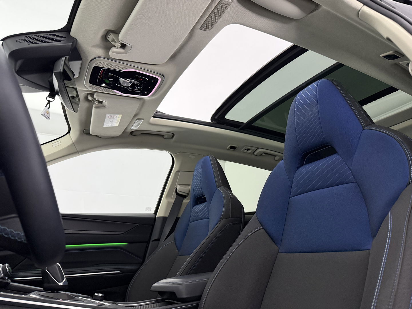 Lynk Co 01 1.5 Black Edition | SOH 98% | Pano | Memory | Adap. Cruise | Sfeerverl. | 360° | Virtual | Carplay | Keyless | NAP