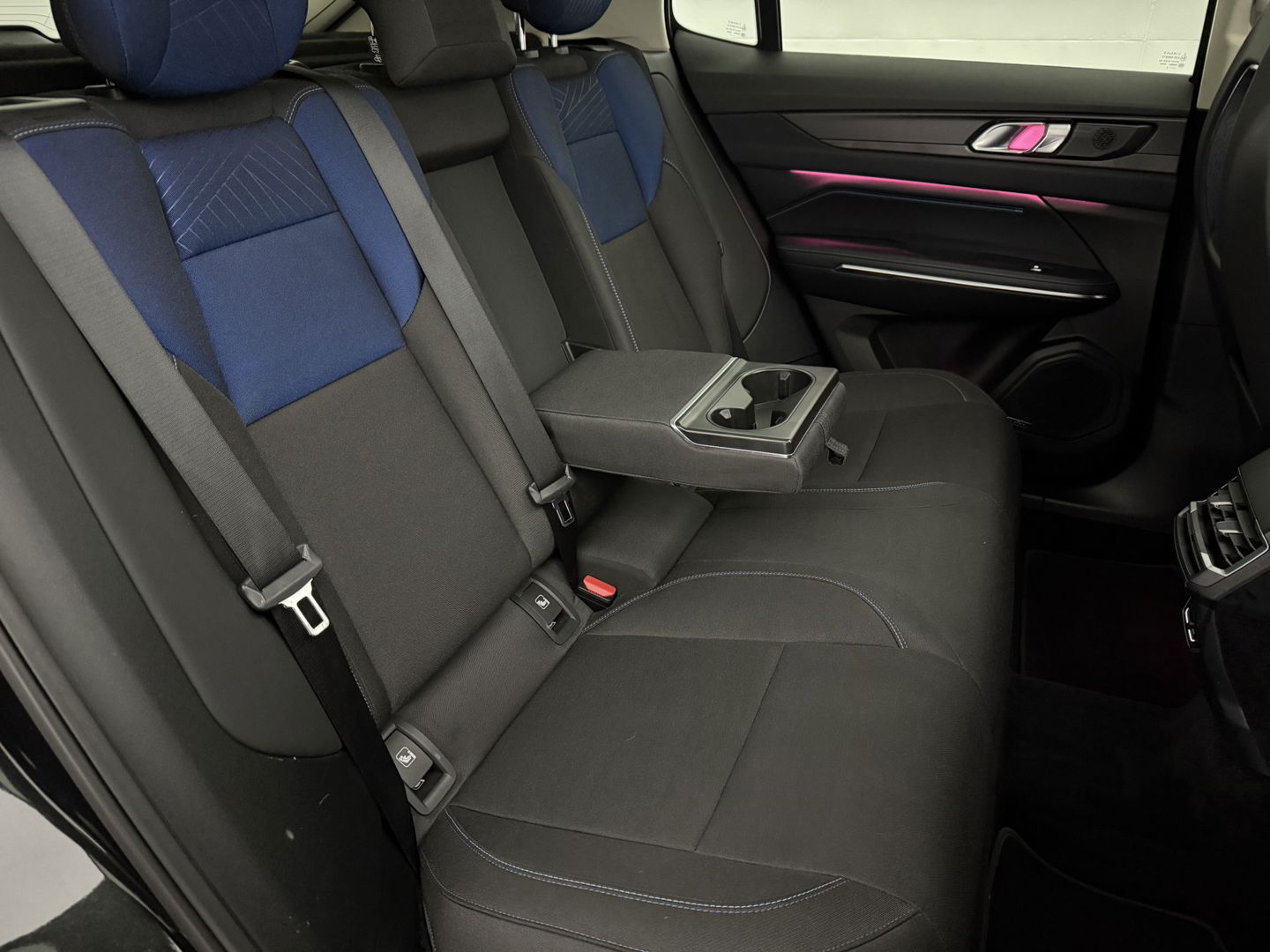 Lynk Co 01 1.5 Black Edition | SOH 98% | Pano | Memory | Adap. Cruise | Sfeerverl. | 360° | Virtual | Carplay | Keyless | NAP