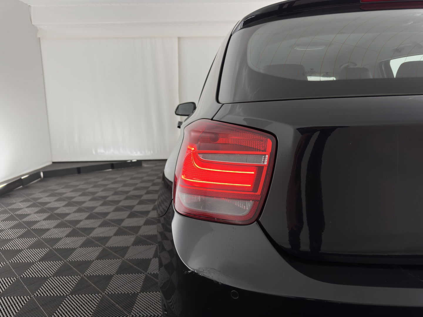 BMW 1-serie 116d EDE Corporate Lease Executive *BI-XENON | LEATHER-SPORTSEATS | CRUISE | ECC | PDC | 16'' ALU*