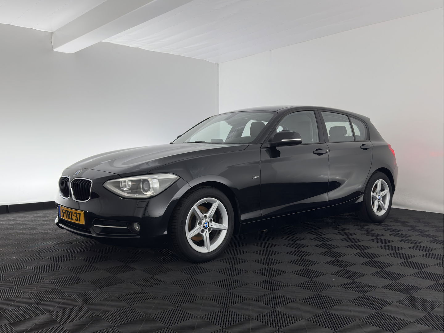 BMW 1-serie 116d EDE Corporate Lease Executive *BI-XENON | LEATHER-SPORTSEATS | CRUISE | ECC | PDC | 16'' ALU*