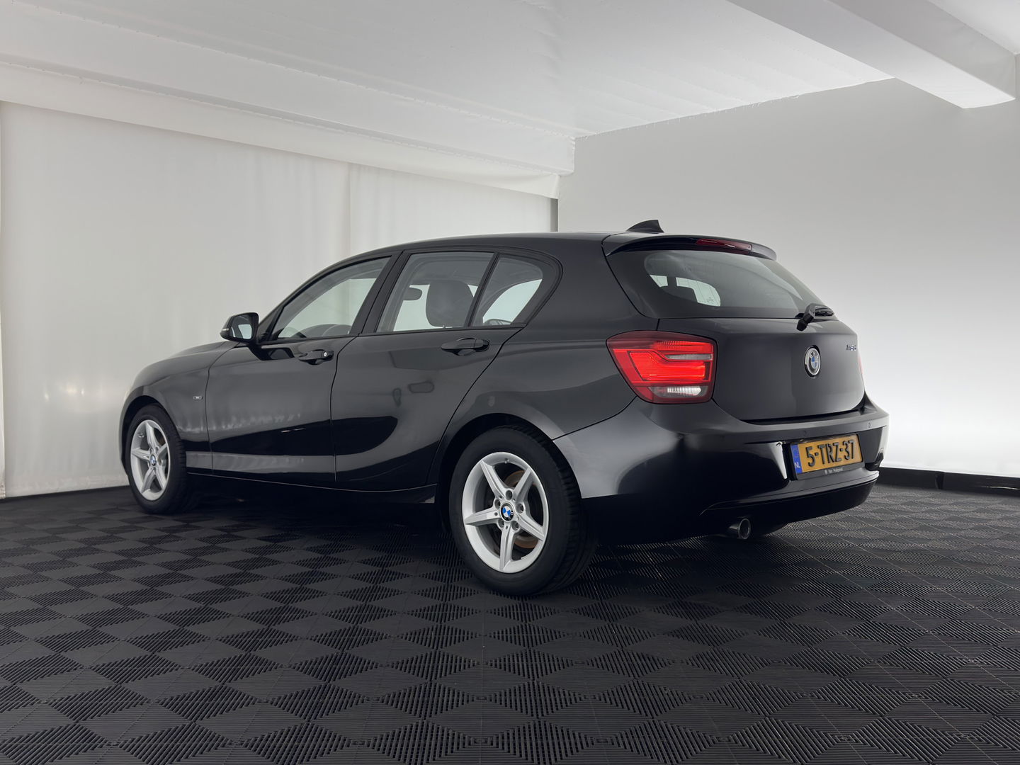 BMW 1-serie 116d EDE Corporate Lease Executive *BI-XENON | LEATHER-SPORTSEATS | CRUISE | ECC | PDC | 16'' ALU*