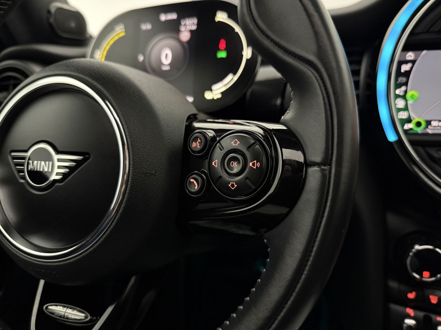 MINI Cooper Yours 33 kWh | SOH 92% | Pano | H/K | Sfeer | HuD | Virtual | Camera | Carplay | Stoelverw. | Keyless |  NAP
