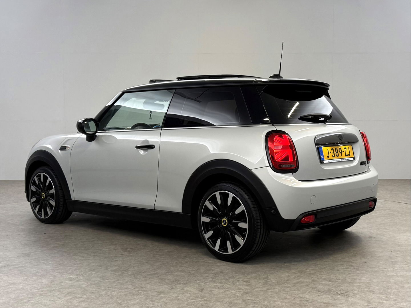 MINI Cooper Yours 33 kWh | SOH 92% | Pano | H/K | Sfeer | HuD | Virtual | Camera | Carplay | Stoelverw. | Keyless |  NAP