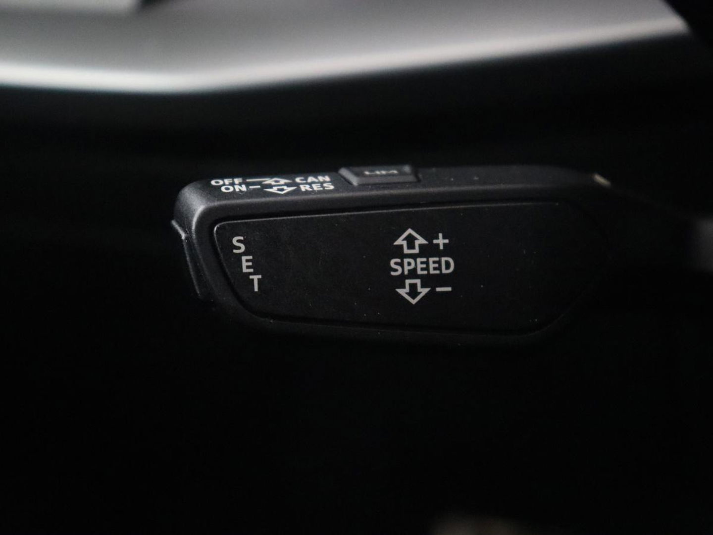 Audi A3 35 TFSI S edition | Carplay | Sportstoelen | Full LED | Navigatie | Half leder | Virtual Cockpit | Climate control | Parkeerhulp | Cruise control | Bluetooth | DAB | Sportstuur