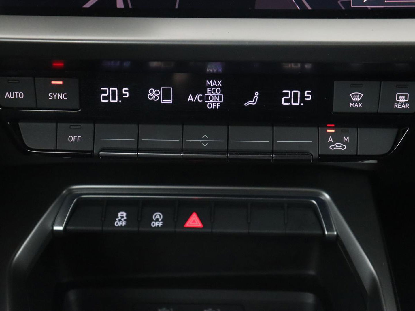 Audi A3 35 TFSI S edition | Carplay | Sportstoelen | Full LED | Navigatie | Half leder | Virtual Cockpit | Climate control | Parkeerhulp | Cruise control | Bluetooth | DAB | Sportstuur