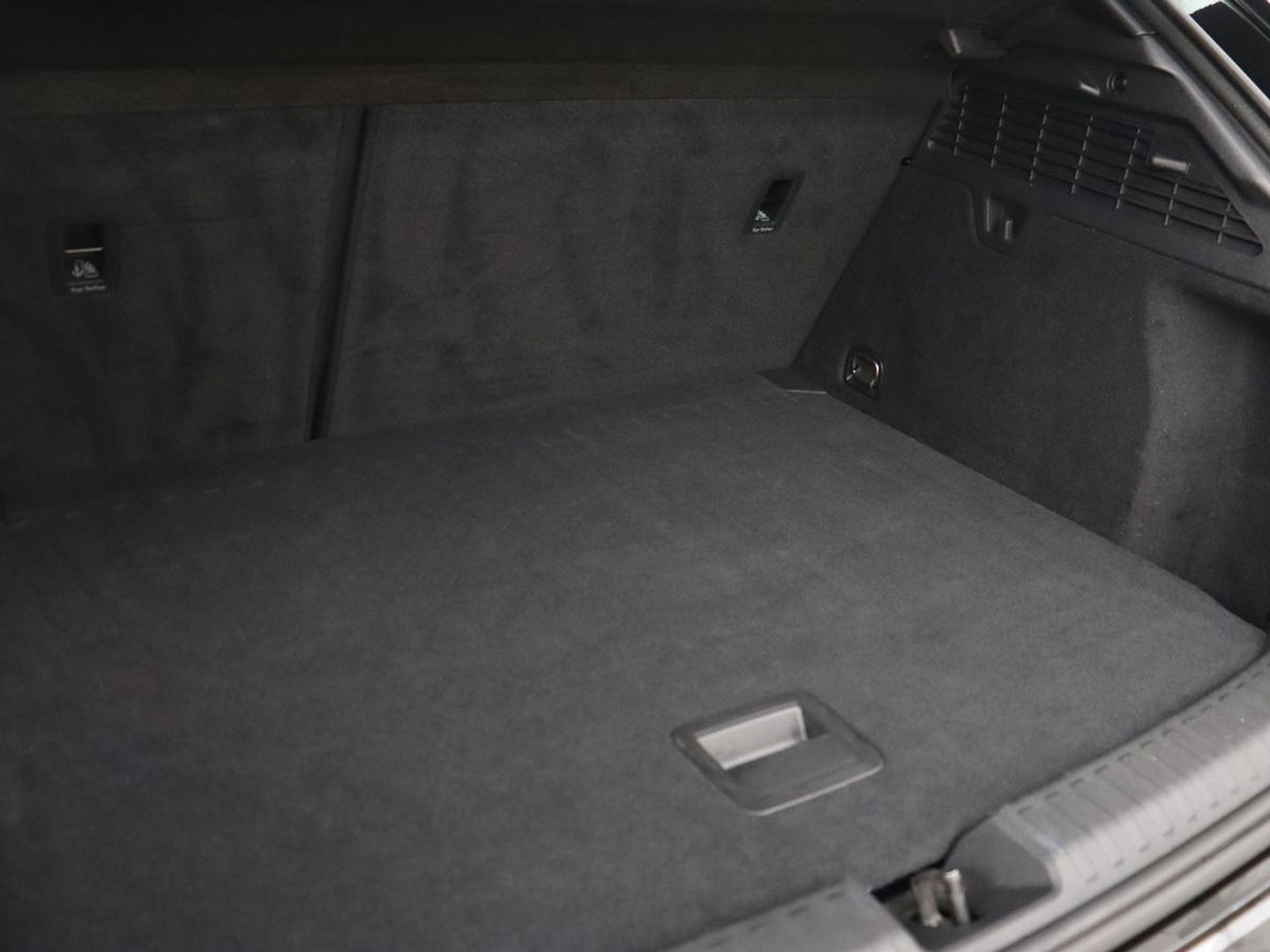 Audi A3 35 TFSI S edition | Carplay | Sportstoelen | Full LED | Navigatie | Half leder | Virtual Cockpit | Climate control | Parkeerhulp | Cruise control | Bluetooth | DAB | Sportstuur