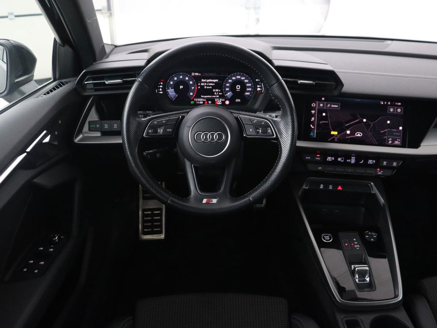 Audi A3 35 TFSI S edition | Carplay | Sportstoelen | Full LED | Navigatie | Half leder | Virtual Cockpit | Climate control | Parkeerhulp | Cruise control | Bluetooth | DAB | Sportstuur