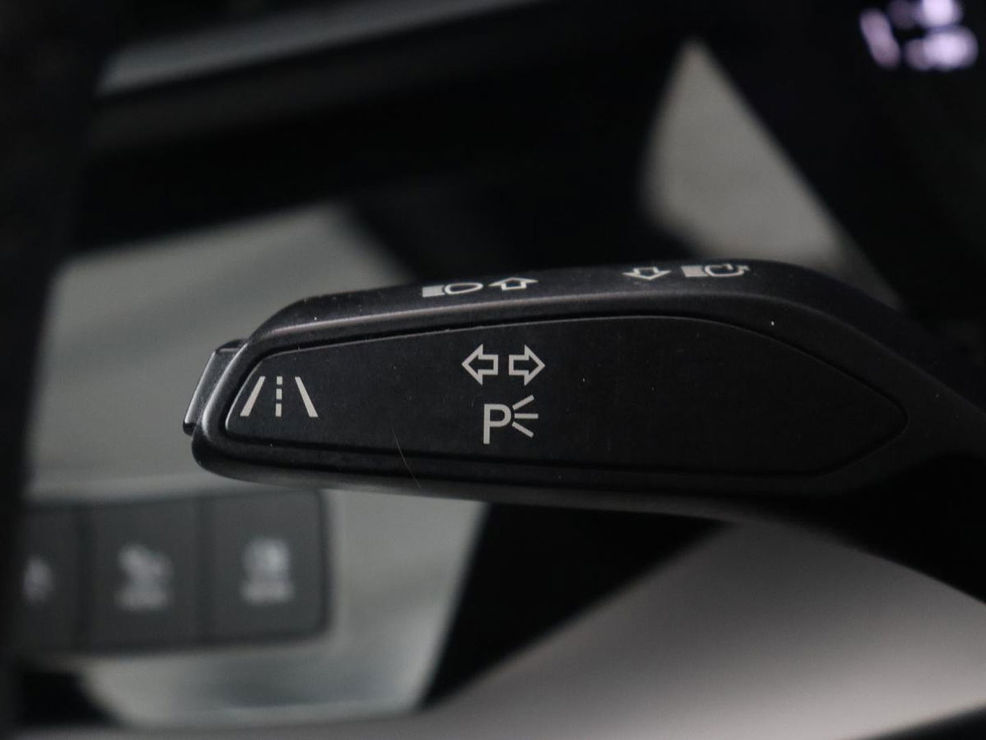 Audi A3 35 TFSI S edition | Carplay | Sportstoelen | Full LED | Navigatie | Half leder | Virtual Cockpit | Climate control | Parkeerhulp | Cruise control | Bluetooth | DAB | Sportstuur