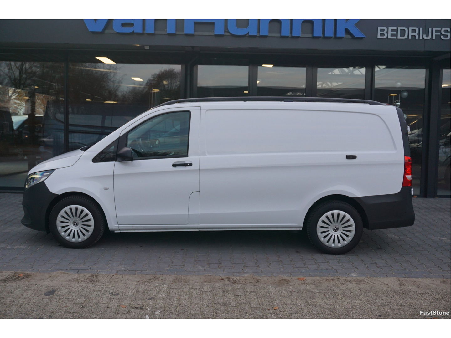 Mercedes-Benz Vito 116 CDI Lang AUT BPM VRIJ!! 10.25" MBUX, Distronic, 360° Cam, Trekhaak, Adap. LED!! NR. G01*