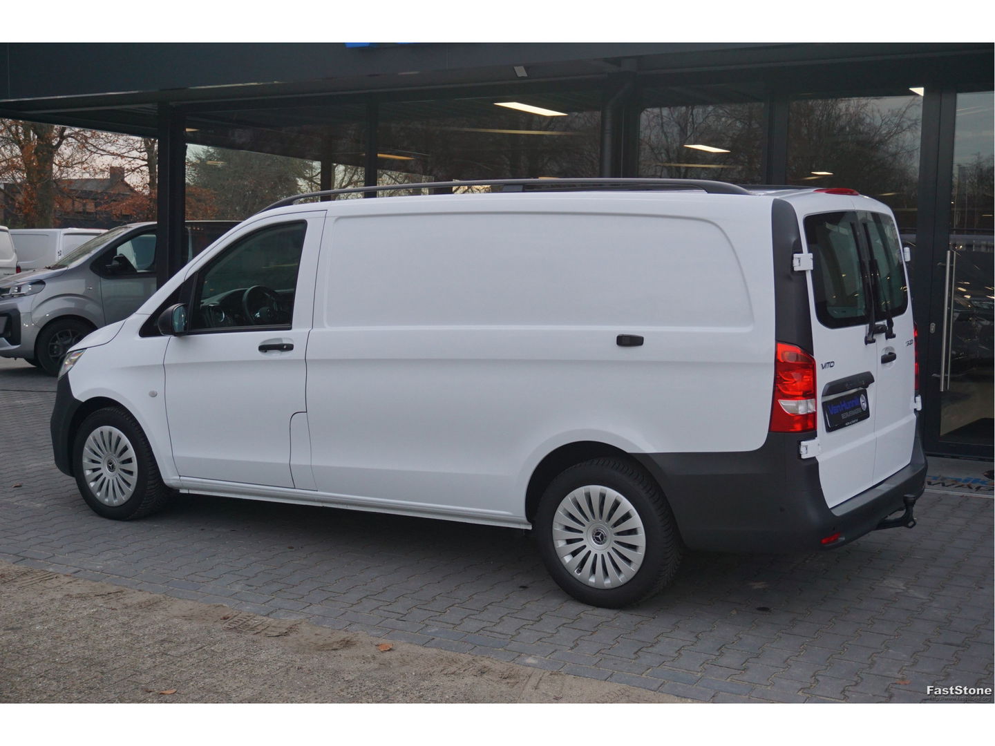 Mercedes-Benz Vito 116 CDI Lang AUT BPM VRIJ!! 10.25" MBUX, Distronic, 360° Cam, Trekhaak, Adap. LED!! NR. G01*