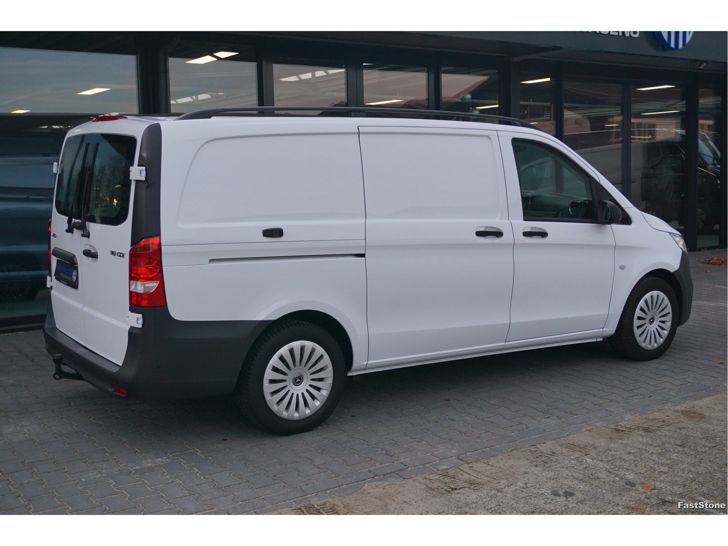Mercedes-Benz Vito 116 CDI Lang AUT BPM VRIJ!! 10.25" MBUX, Distronic, 360° Cam, Trekhaak, Adap. LED!! NR. G01*